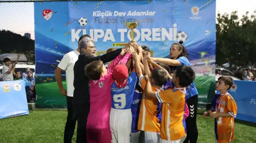 Samsun’da Küçük Dev Adamlar Futbol Turnuvası Kupa Töreni