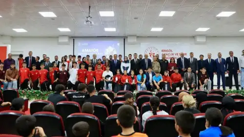 Bingöl’de “Amatör Spor Haftası” Kapsamında “EN”ler Ödül Töreni Düzenlendi